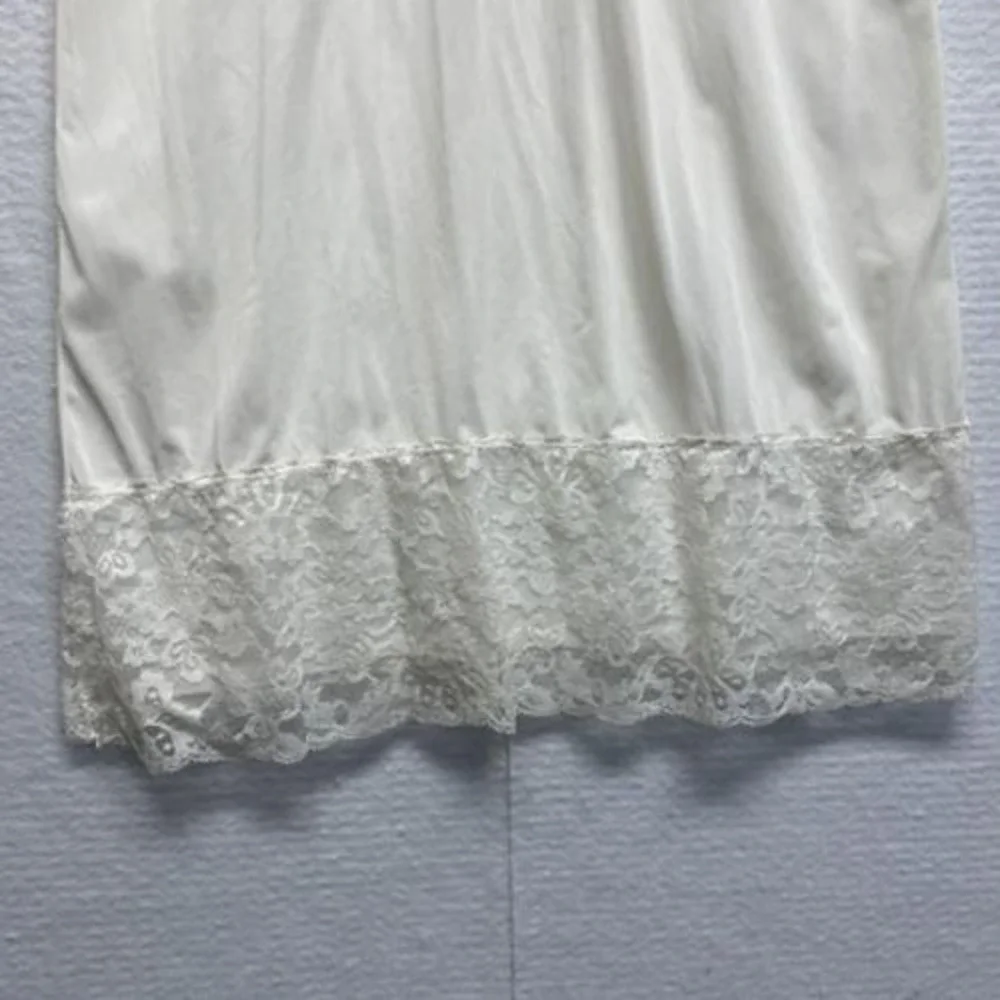Vintage Slip Pembrooke Lace Measurements in photos EUC